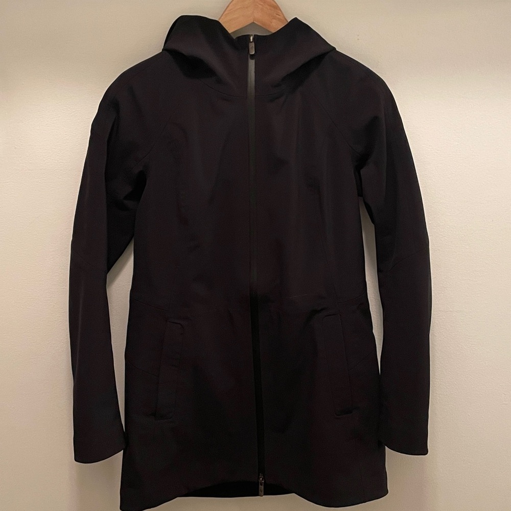 Lululemon RepelShell rain jacket. Black. Size 6. - Picture 13 of 13